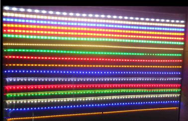 適用範囲が広い RGB LED の滑走路端燈