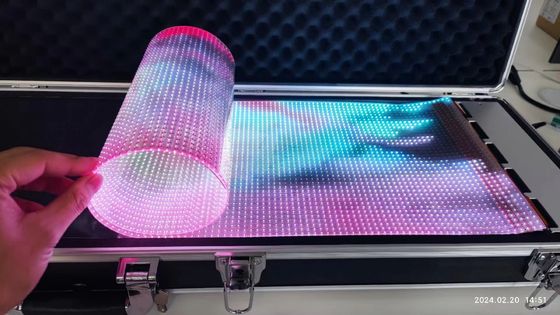 柔軟なLED透明フィルムスクリーン 簡単に設置 広告用LEDパネル-p4